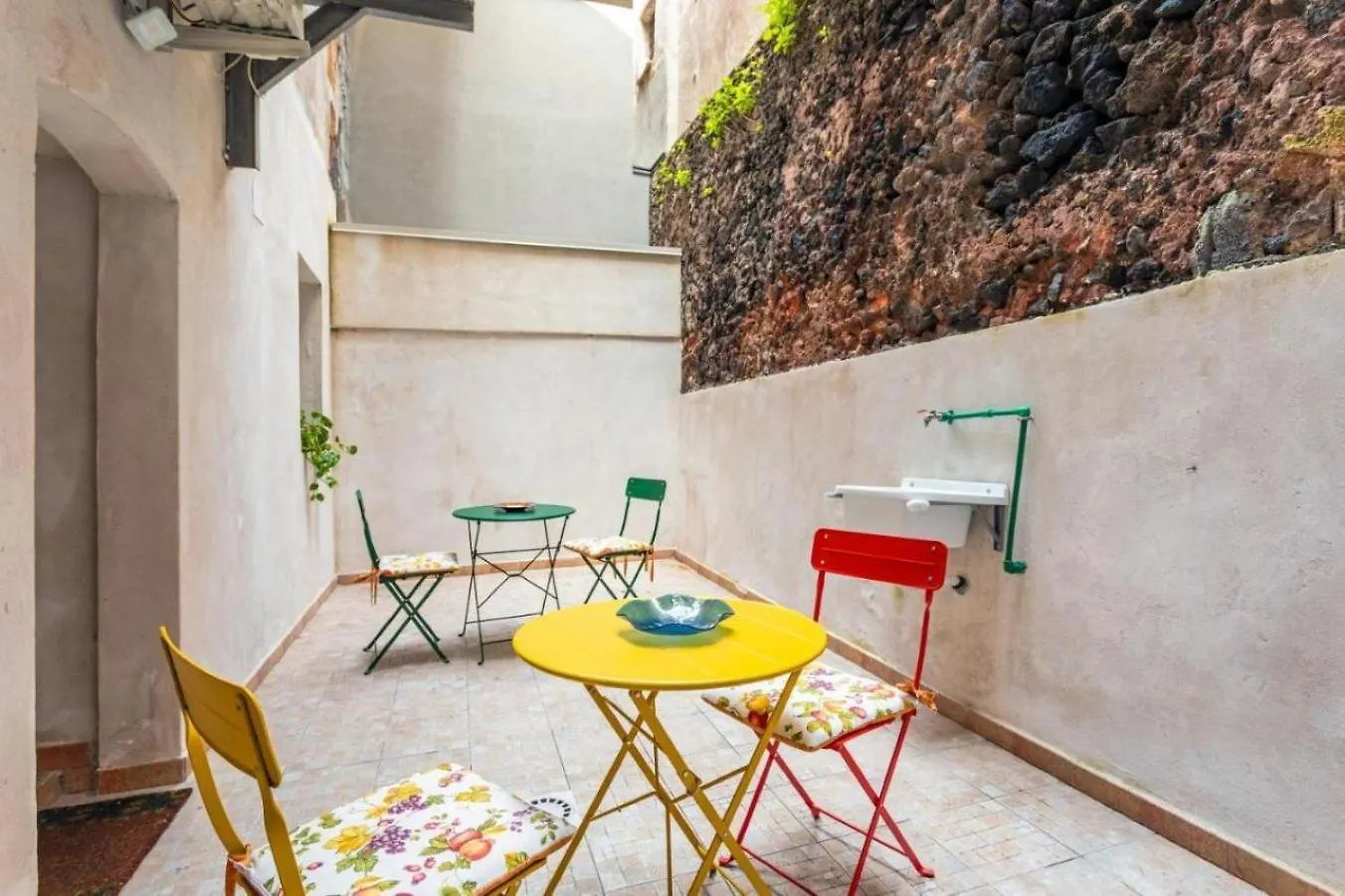 Holiday Home Guglielmo Catania 0*,  Italy